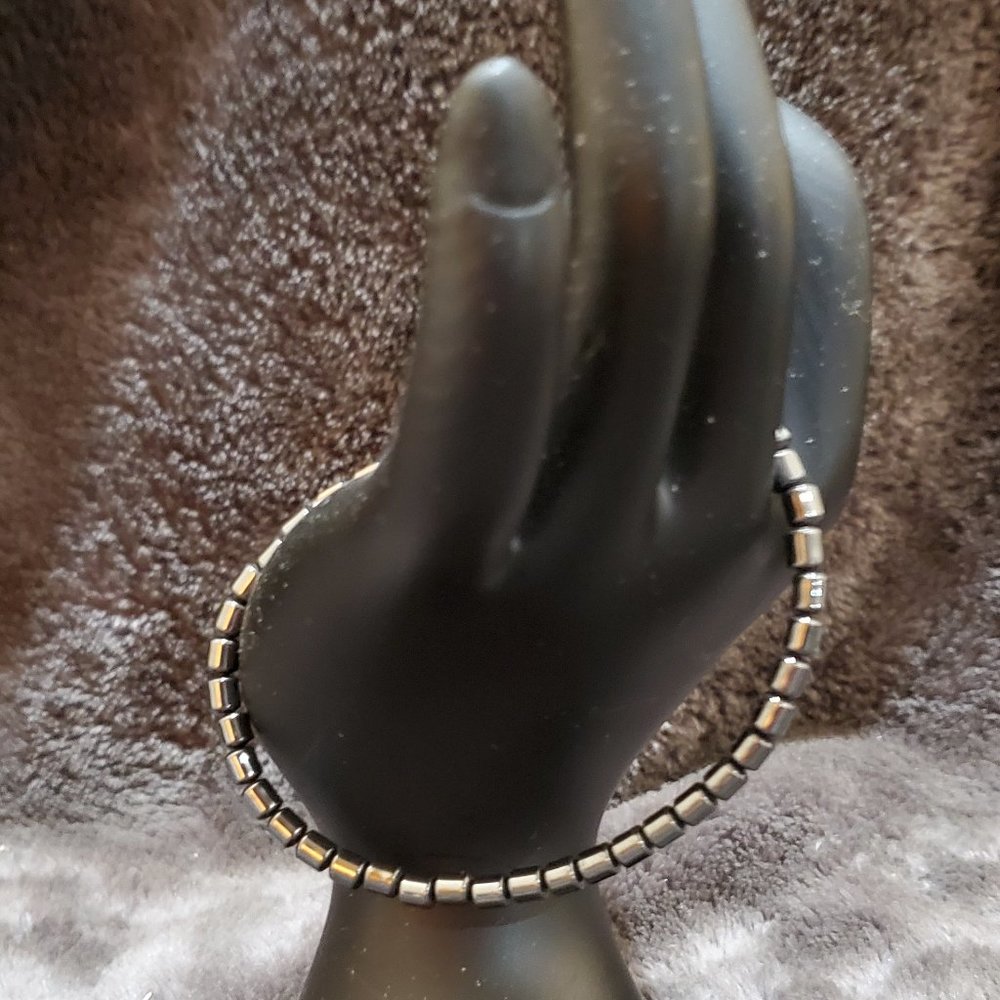 Gunmetal Grey Gray Metallic Black Seed Bead Strand 8" Bracelet Screw Clasp